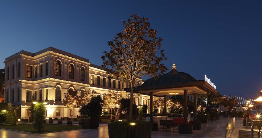 Four Seasons Hotel Istanbul at the Bosphorus