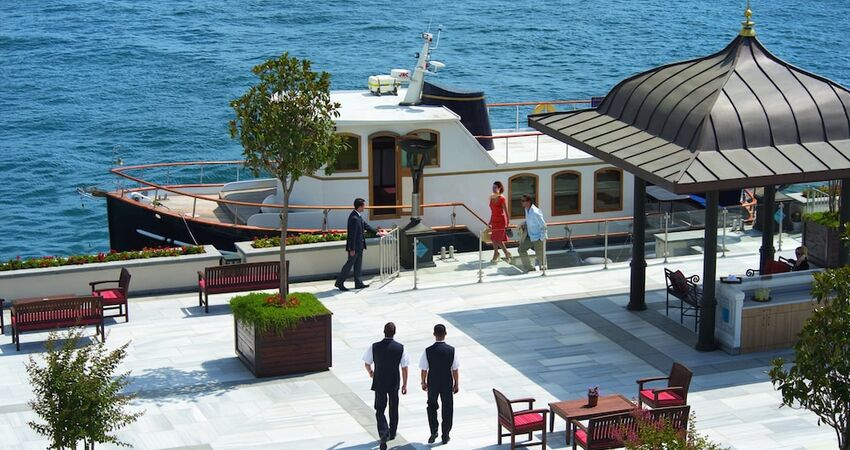 Four Seasons Hotel Istanbul at the Bosphorus