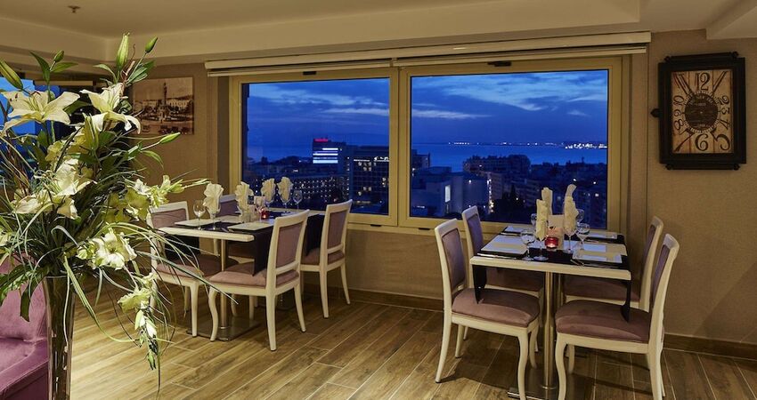 Doubletree By Hilton Hotel Izmir - Alsancak