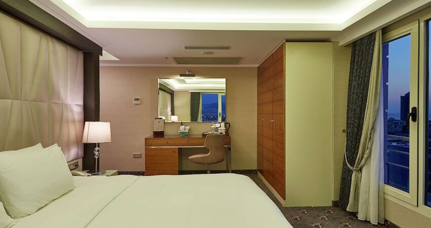 Doubletree By Hilton Hotel Izmir - Alsancak