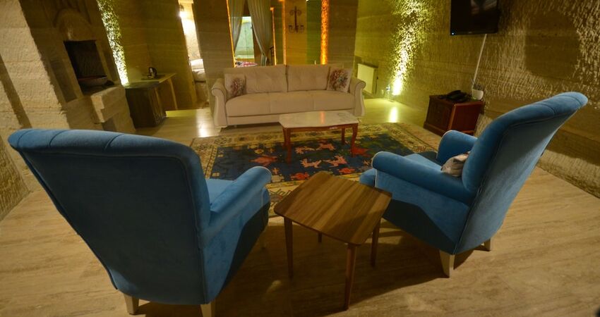 Holiday Cave Hotel