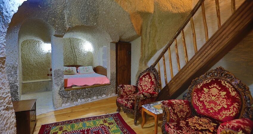 Holiday Cave Hotel