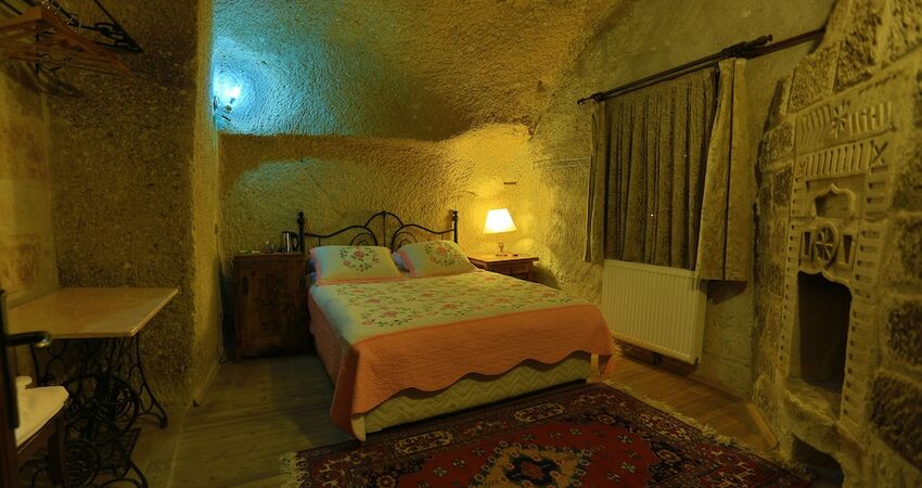 Holiday Cave Hotel