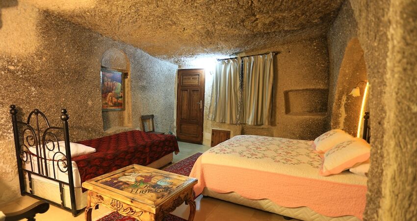 Holiday Cave Hotel