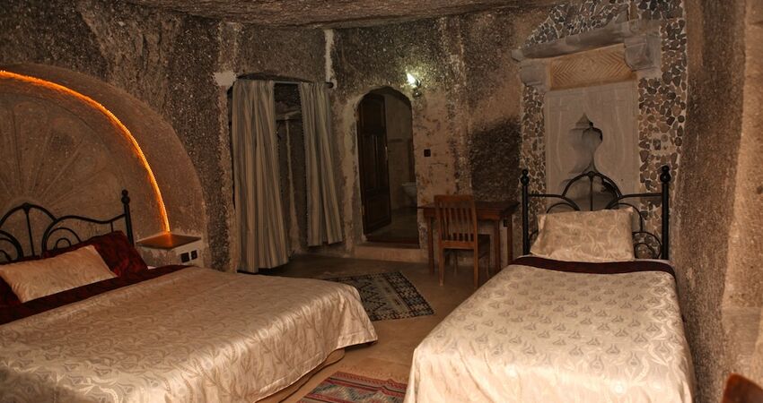 Holiday Cave Hotel