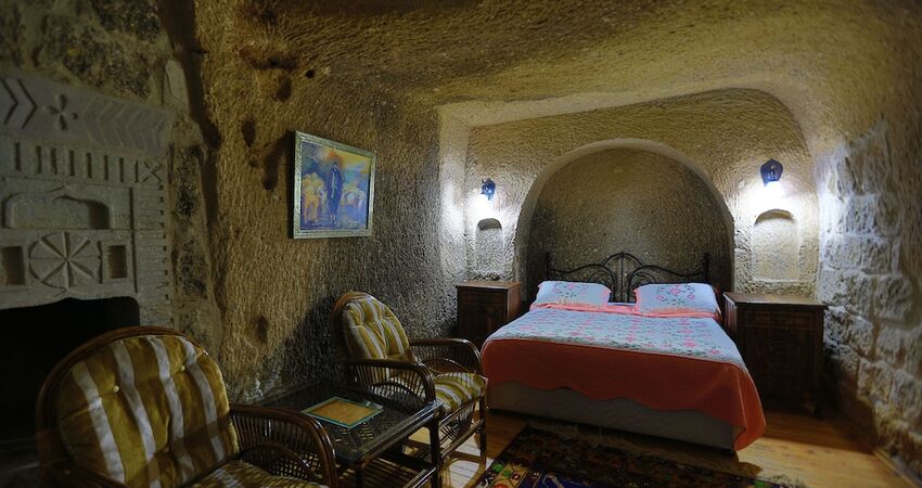 Holiday Cave Hotel