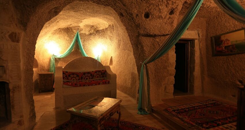 Holiday Cave Hotel