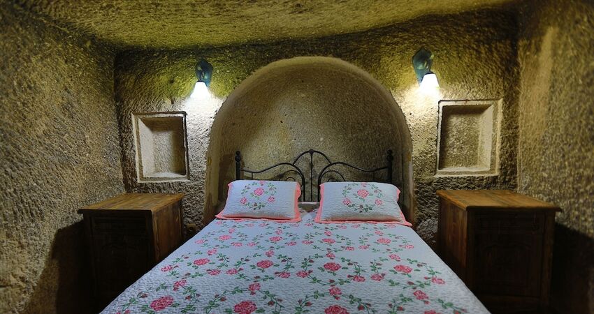 Holiday Cave Hotel