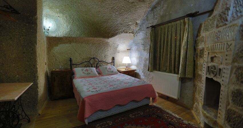 Holiday Cave Hotel