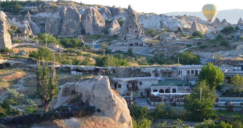 Holiday Cave Hotel