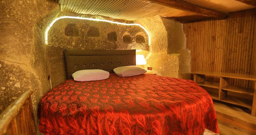 Holiday Cave Hotel