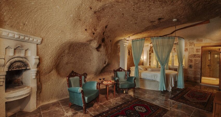 Holiday Cave Hotel