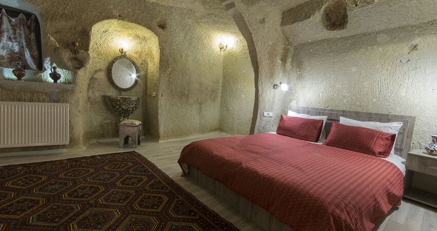 Bedrock Cave Hotel -Adults Only