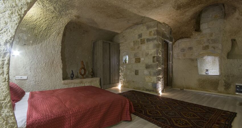 Bedrock Cave Hotel -Adults Only