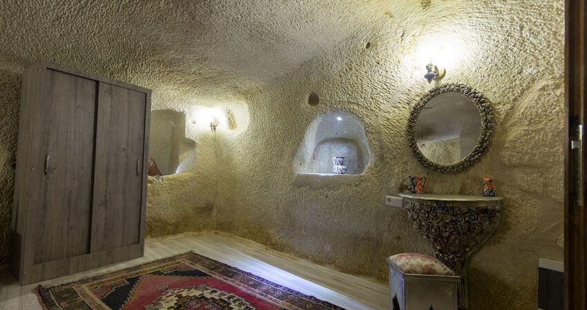 Bedrock Cave Hotel -Adults Only