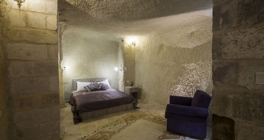 Bedrock Cave Hotel -Adults Only