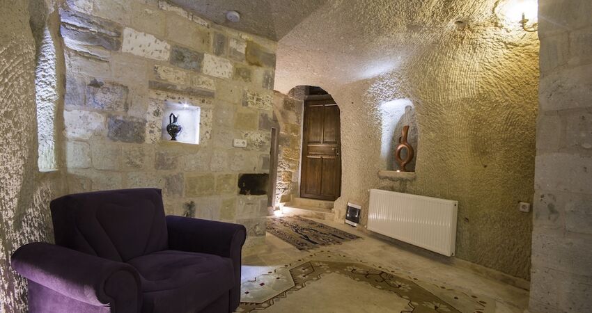 Bedrock Cave Hotel -Adults Only