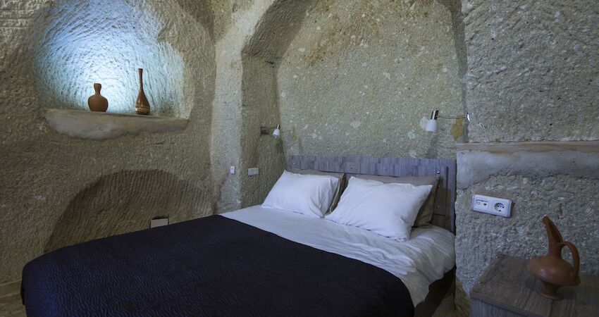 Bedrock Cave Hotel -Adults Only