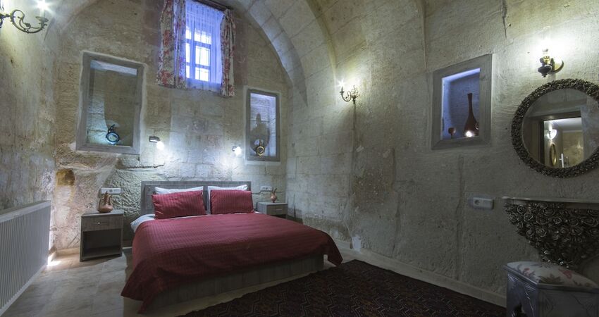 Bedrock Cave Hotel -Adults Only