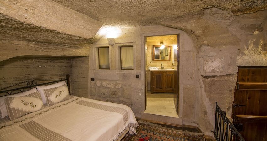 Divan Cave House