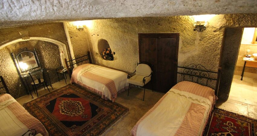 Divan Cave House