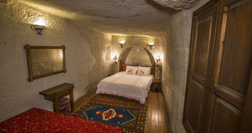 Divan Cave House