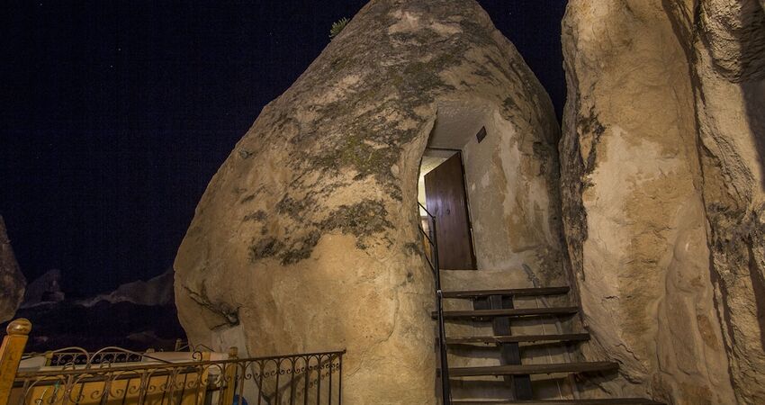 Divan Cave House