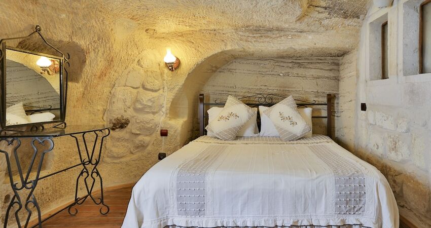 Divan Cave House