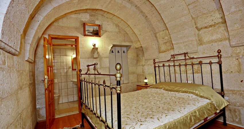 Anatolia Raymonde Cave House