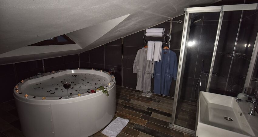 El Nazar Stone Suite