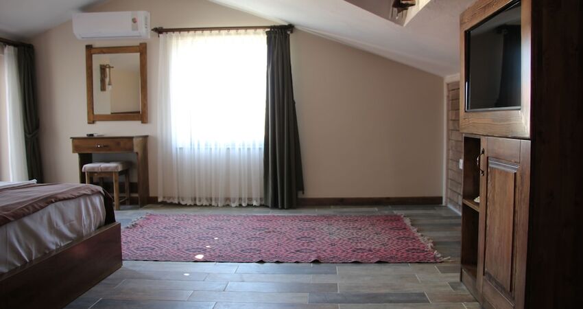 El Nazar Stone Suite