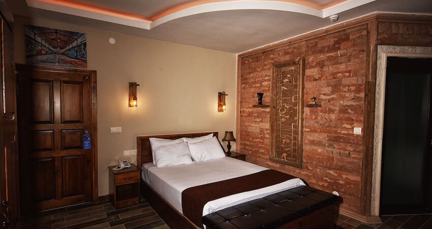 El Nazar Stone Suite