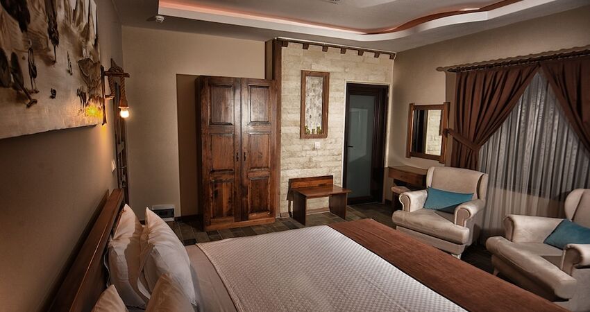 El Nazar Stone Suite