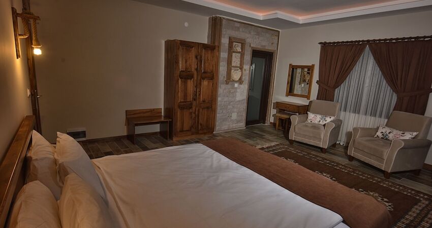 El Nazar Stone Suite