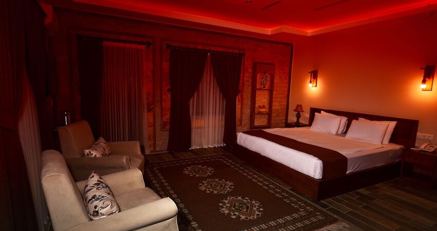 El Nazar Stone Suite