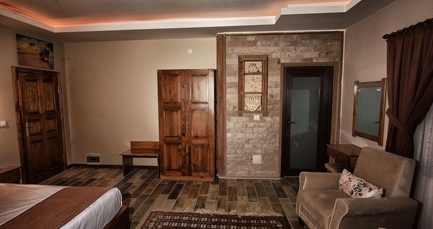 El Nazar Stone Suite