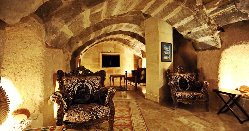 Anatolia Raymonde Cave House