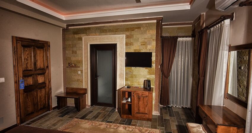 El Nazar Stone Suite