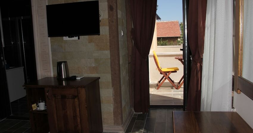 El Nazar Stone Suite