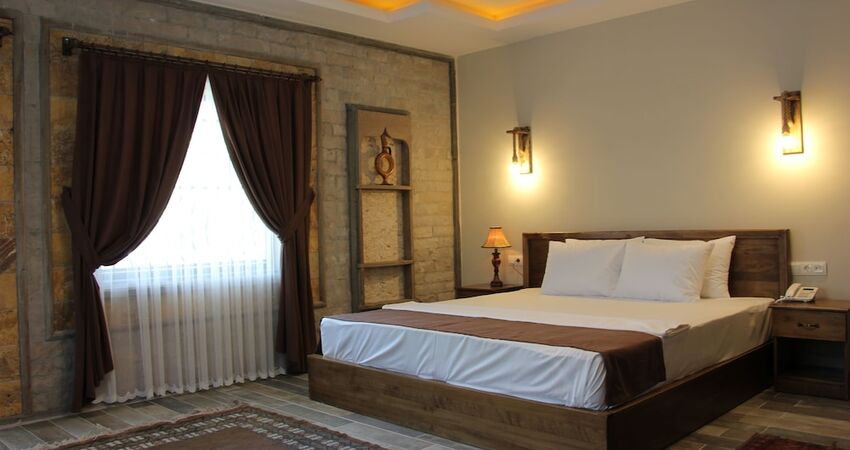 El Nazar Stone Suite