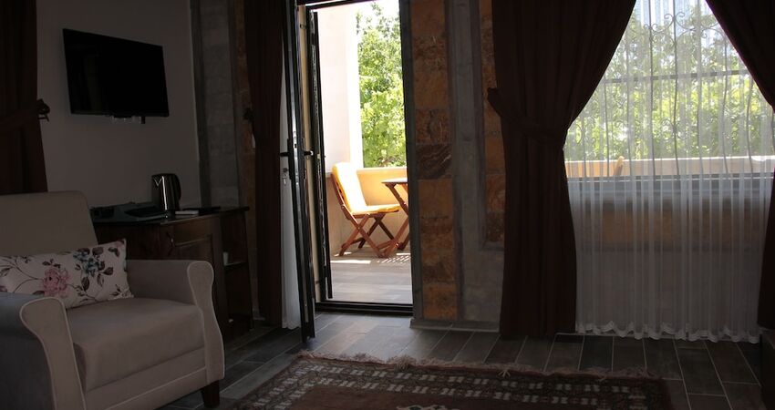 El Nazar Stone Suite