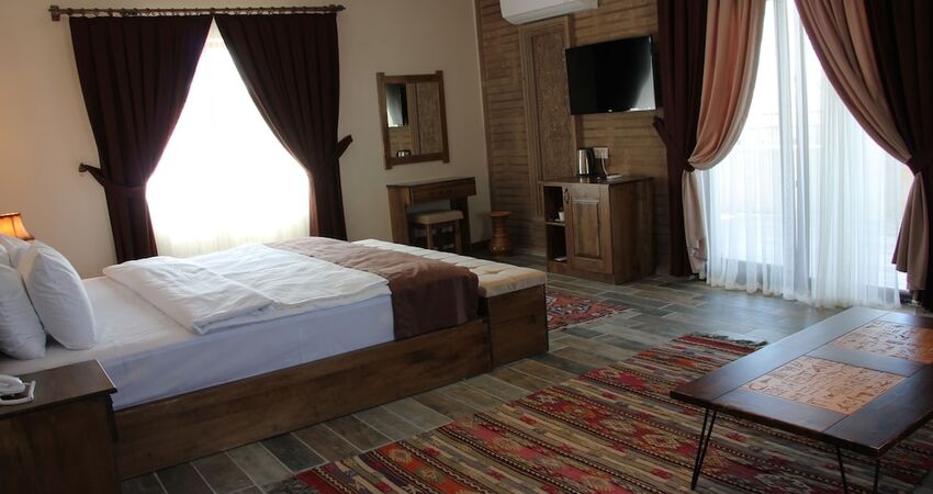 El Nazar Stone Suite