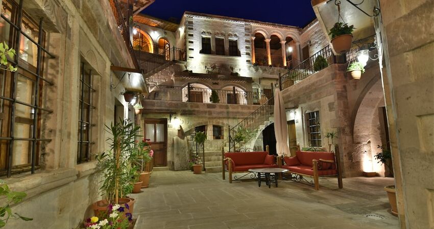 Harman Cave Hotel