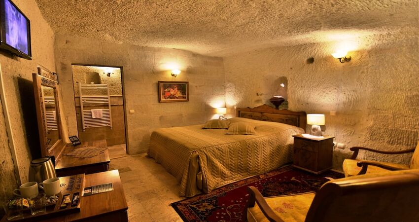 Harman Cave Hotel